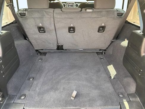 Used 2021 Jeep Wrangler Unlimited Sahara image 31