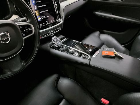 Used 2021 Volvo S60 T8 Inscription image 18