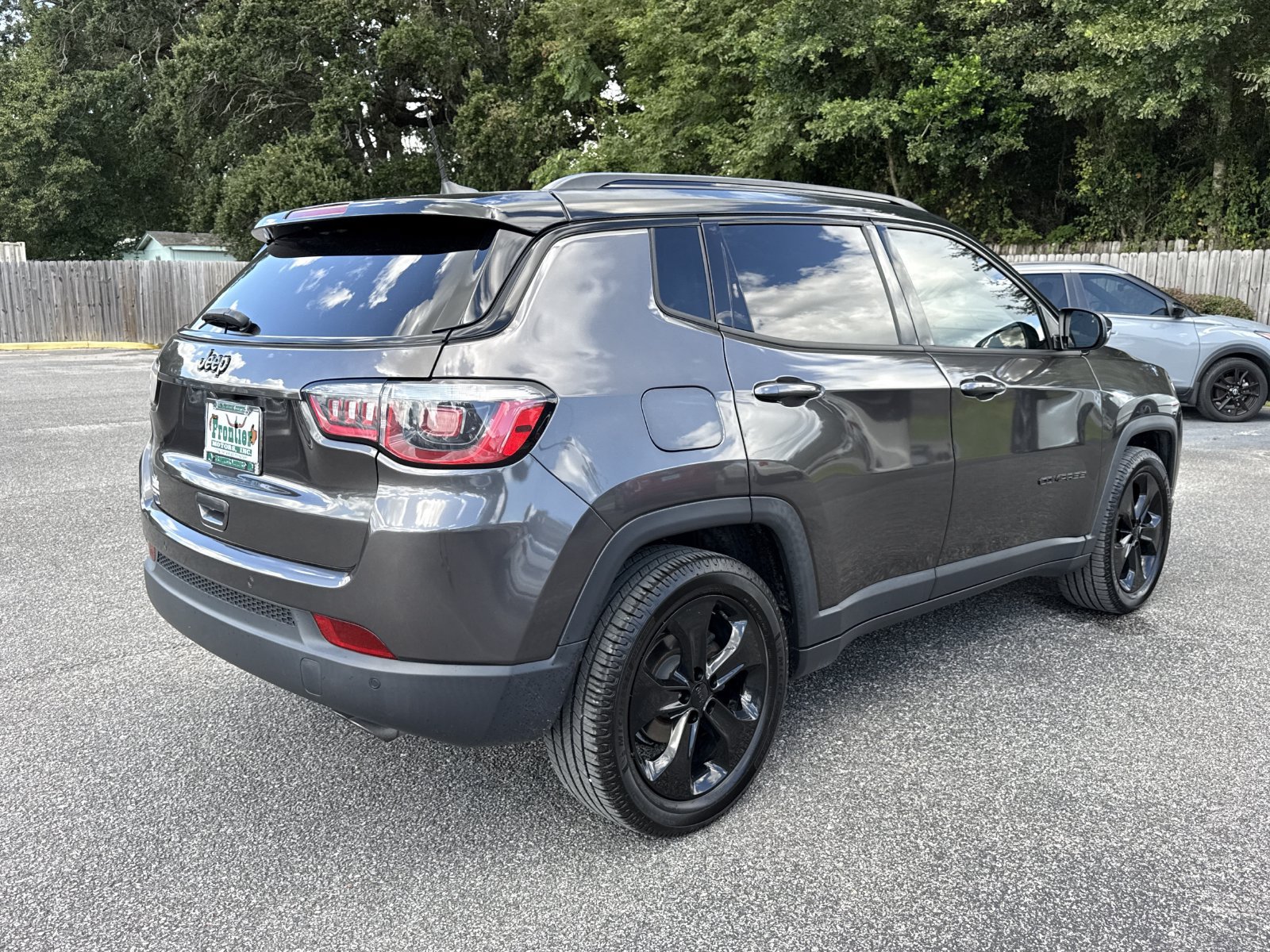 Used 2019 Jeep Compass Latitude FWD image 5