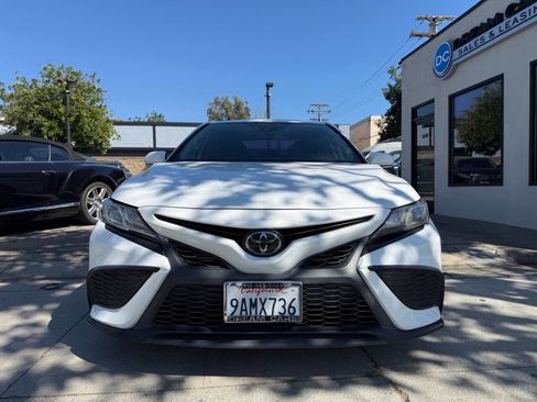Used 2022 Toyota Camry SE image 3
