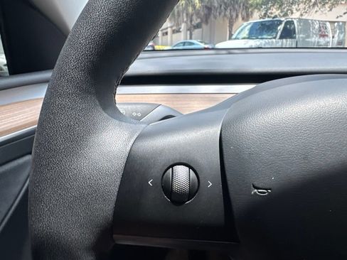 Used 2025 Tesla Model Y Long Range RWD image 21