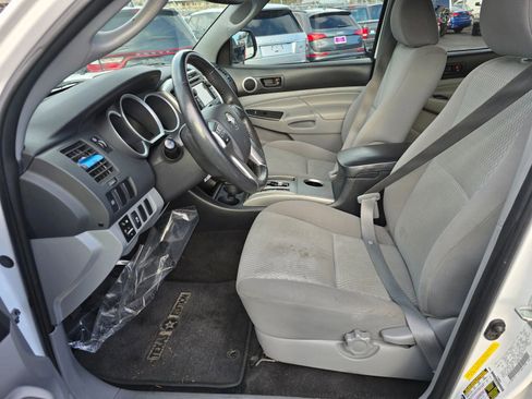 Used 2012 Toyota Tacoma PreRunner image 23