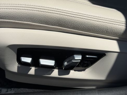 Used 2022 BMW M550i xDrive AWD/4WD image 25