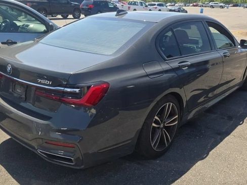 Used 2022 BMW 750i xDrive w/ M Sport Package AWD/4WD image 2