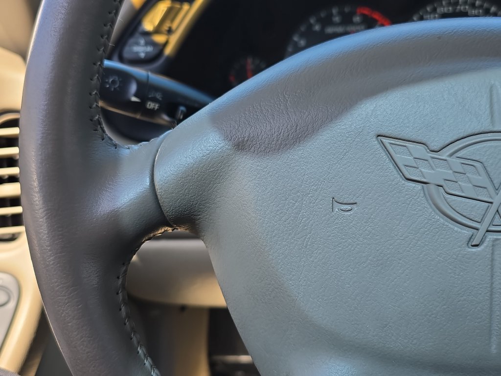 Used 2004 Chevrolet Corvette Coupe w/ Preferred Equipment Group RWD image 17