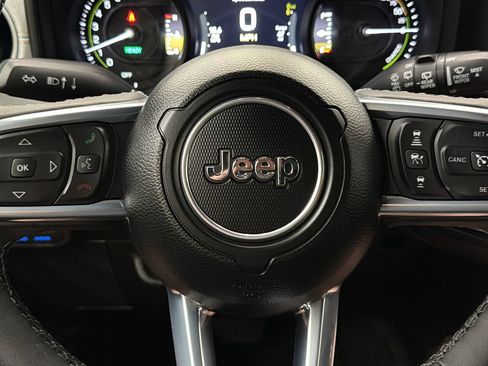 Used 2025 Jeep Wrangler Unlimited Sahara w/ Safety Group AWD/4WD image 28