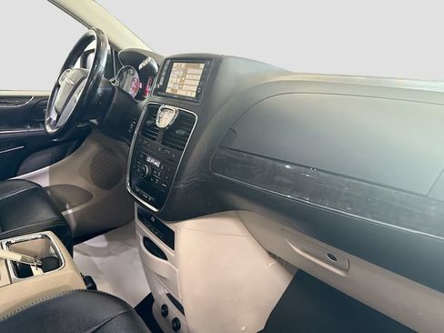 Used 2015 Chrysler Town & Country Touring-L w/ Driver Convenience Group FWD image 29