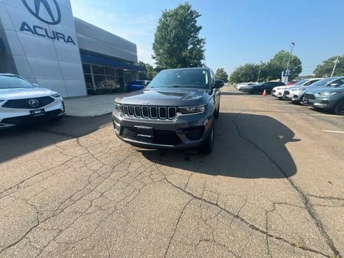Used 2023 Jeep Grand Cherokee Laredo AWD/4WD image 31