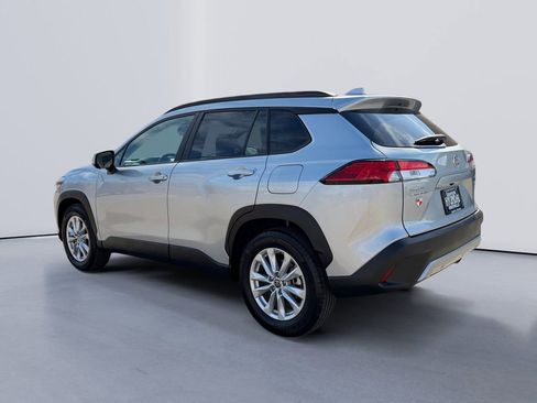 Used 2023 Toyota Corolla Cross LE w/ Moonroof Package image 5