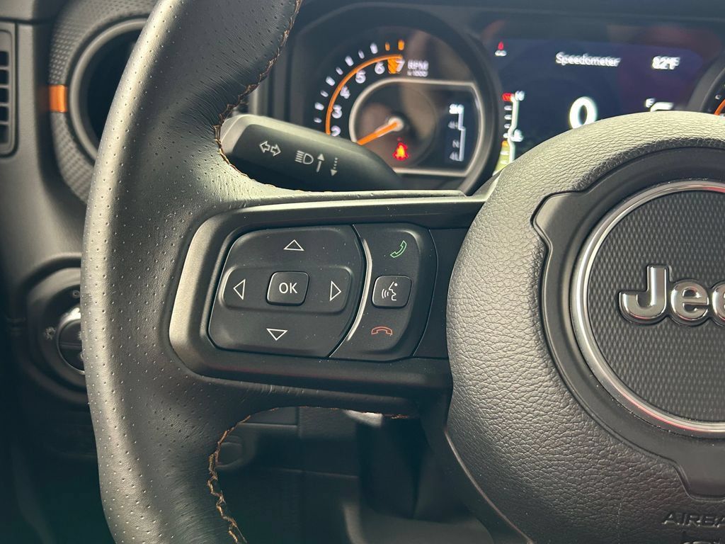 Used 2024 Jeep Gladiator Mojave AWD/4WD image 30