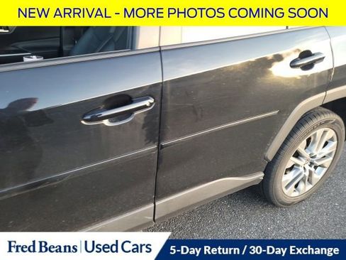 Used 2021 Toyota RAV4 XLE Premium AWD/4WD image 18