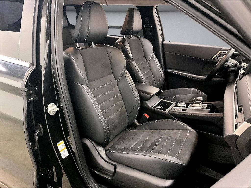 Used 2023 Mitsubishi Outlander SE AWD/4WD image 30