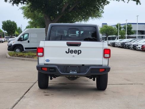 Used 2025 Jeep Gladiator Sport AWD/4WD image 6