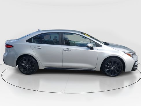 Used 2023 Toyota Corolla SE image 2