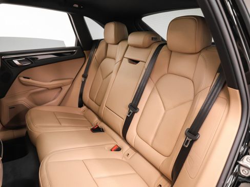 Certified 2026 Porsche Macan AWD/4WD image 31