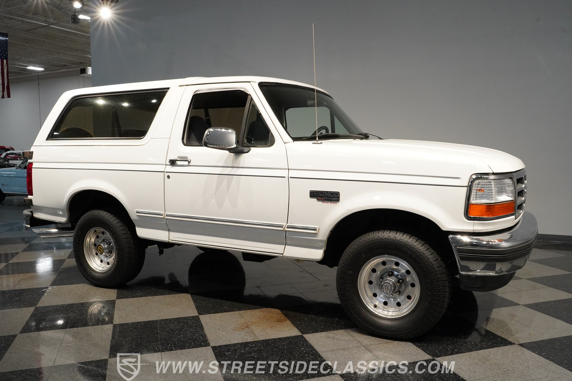 Used 1995 Ford Bronco XLT AWD/4WD image 16