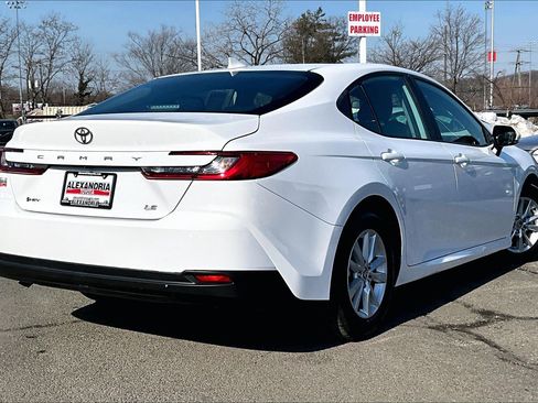 Used 2025 Toyota Camry LE image 12