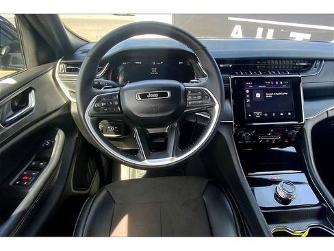 Used 2024 Jeep Grand Cherokee L Laredo image 6