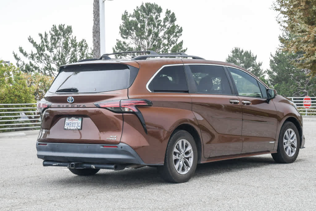Used 2021 Toyota Sienna XLE FWD image 10