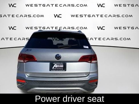 Used 2024 Volkswagen Taos SE FWD image 5