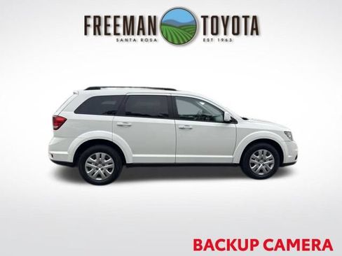 Used 2019 Dodge Journey SE FWD image 4