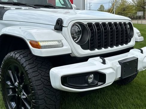 Used 2022 Jeep Gladiator Overland AWD/4WD image 8
