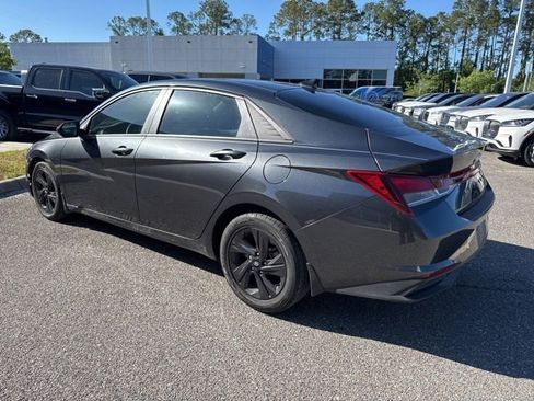 Used 2022 Hyundai Elantra SEL FWD image 11