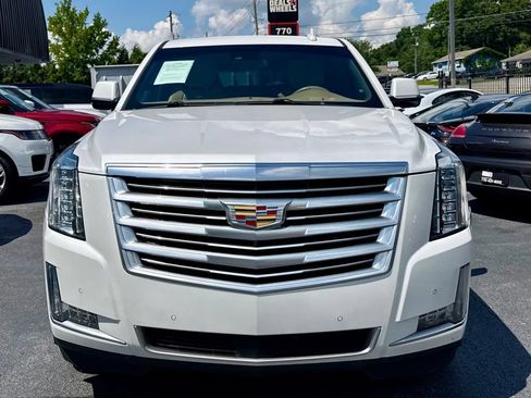 Used 2019 Cadillac Escalade Platinum RWD image 2