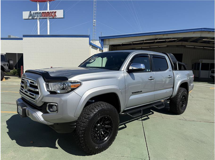 Used 2019 Toyota Tacoma Limited AWD/4WD image 2
