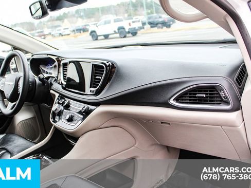 Used 2023 Chrysler Pacifica Limited FWD image 27