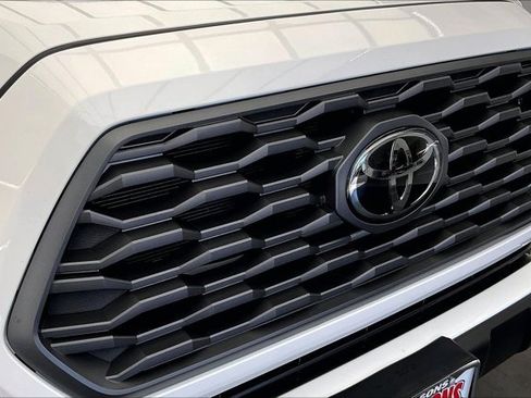 Used 2022 Toyota Tacoma TRD Off-Road image 31
