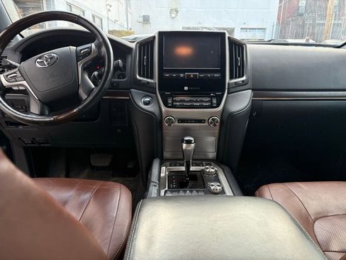 Used 2016 Toyota Land Cruiser image 8
