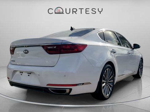 Used 2017 Kia Cadenza Technology image 4