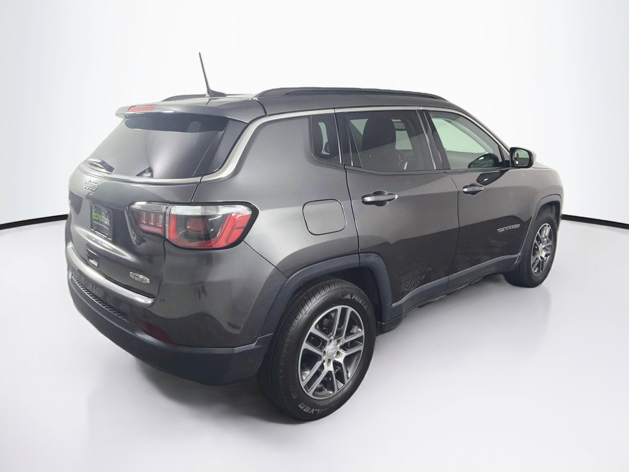 Used 2018 Jeep Compass Latitude w/ Popular Equipment Group FWD image 9