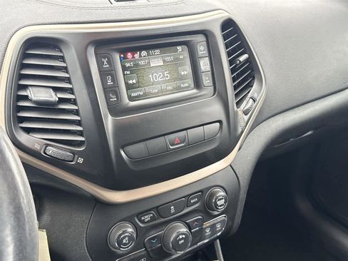 Used 2014 Jeep Cherokee Latitude w/ Cold Weather Group image 22