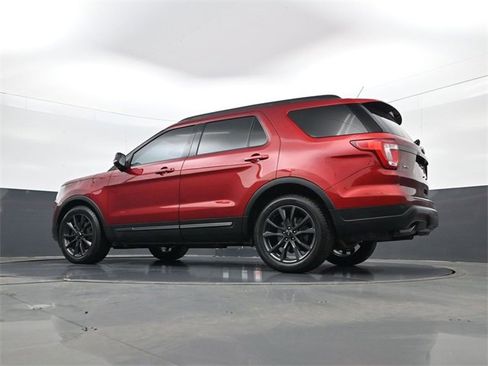 Used 2018 Ford Explorer XLT w/ Equipment Group 202A image 28