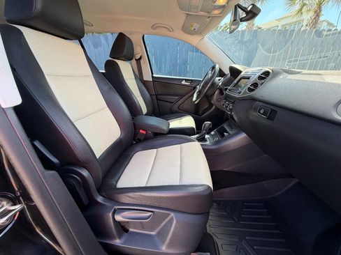 Used 2016 Volkswagen Tiguan S image 11