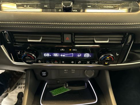 Certified 2025 Nissan Rogue SL w/ Tech Package image 32