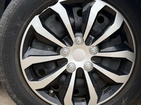 Used 2017 Toyota Corolla LE FWD image 10