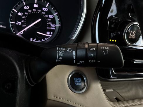 Used 2020 Toyota Highlander Limited FWD image 50