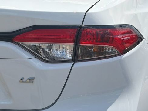 Used 2024 Toyota Corolla LE w/ LE Convenience Package FWD image 29