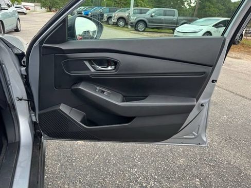 Used 2025 Honda Accord SE image 10
