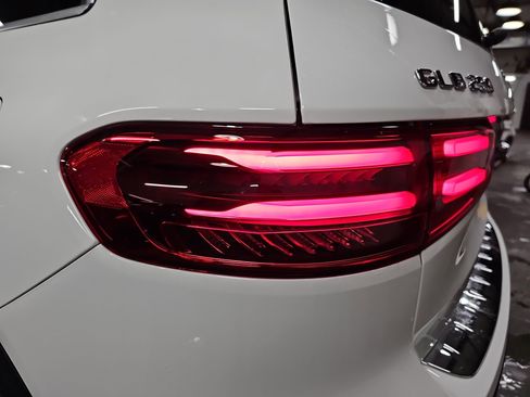 New 2025 Mercedes-Benz GLB 250 image 34