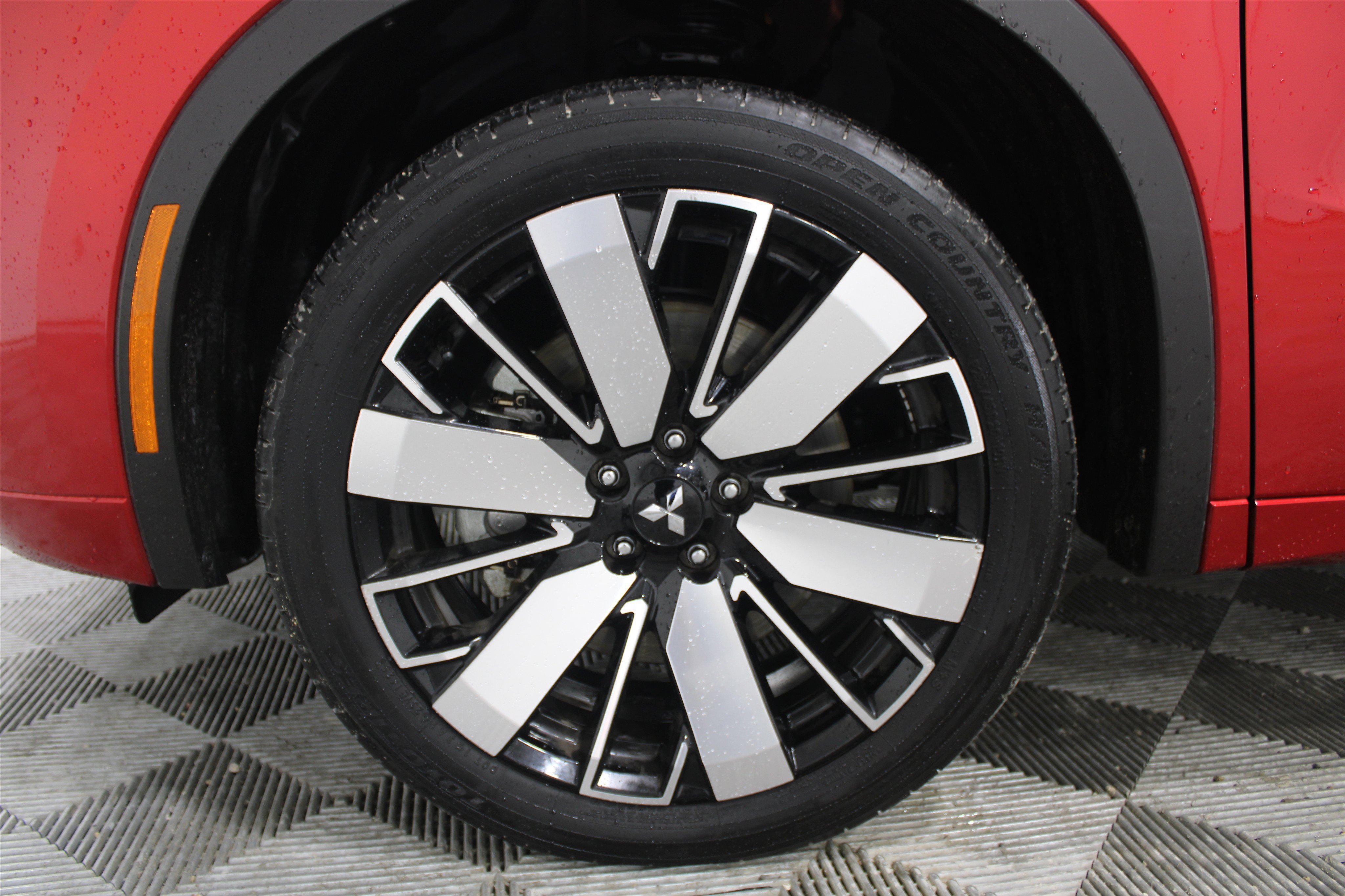 Used 2025 Mitsubishi Outlander AWD image 9