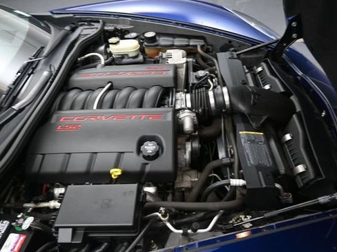 Used 2005 Chevrolet Corvette Coupe w/ Preferred Equipment Group RWD image 24