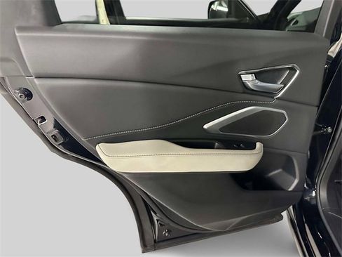 Used 2025 Acura RDX SH-AWD image 16