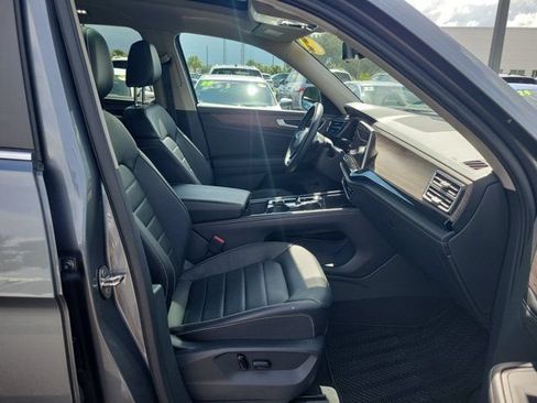 Certified 2024 Volkswagen Atlas SEL AWD/4WD image 10