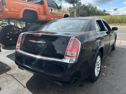 Used 2013 Chrysler 300 image 5