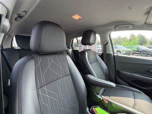 Used 2019 Chevrolet Trax LT w/ LT Convenience Package AWD/4WD image 17