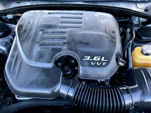 Used 2015 Chrysler 300 S image 31